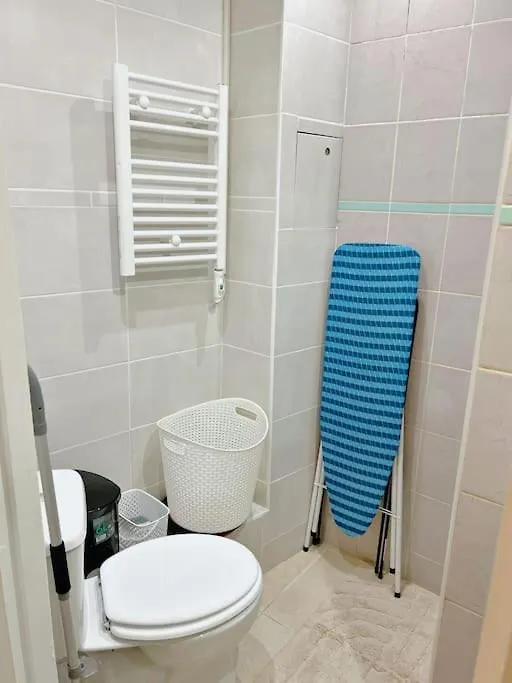 Au Centre De *